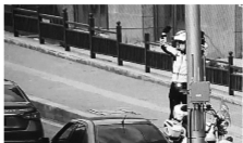 <b>关于煜星_交警客串“临时电线杆”托举电缆40分</b>