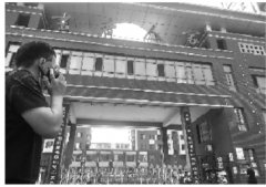 <b>煜星登录_律师：物业公司限制业主使用电梯涉嫌</b>