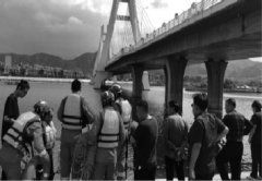 <b>煜星代理主管_朝阳一男孩跳下珠江大桥 民警救援</b>